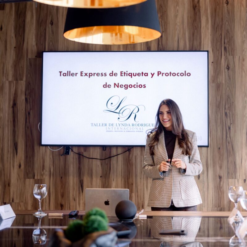 Taller Express de Etiqueta de Negocios - 29 de agosto 2026
