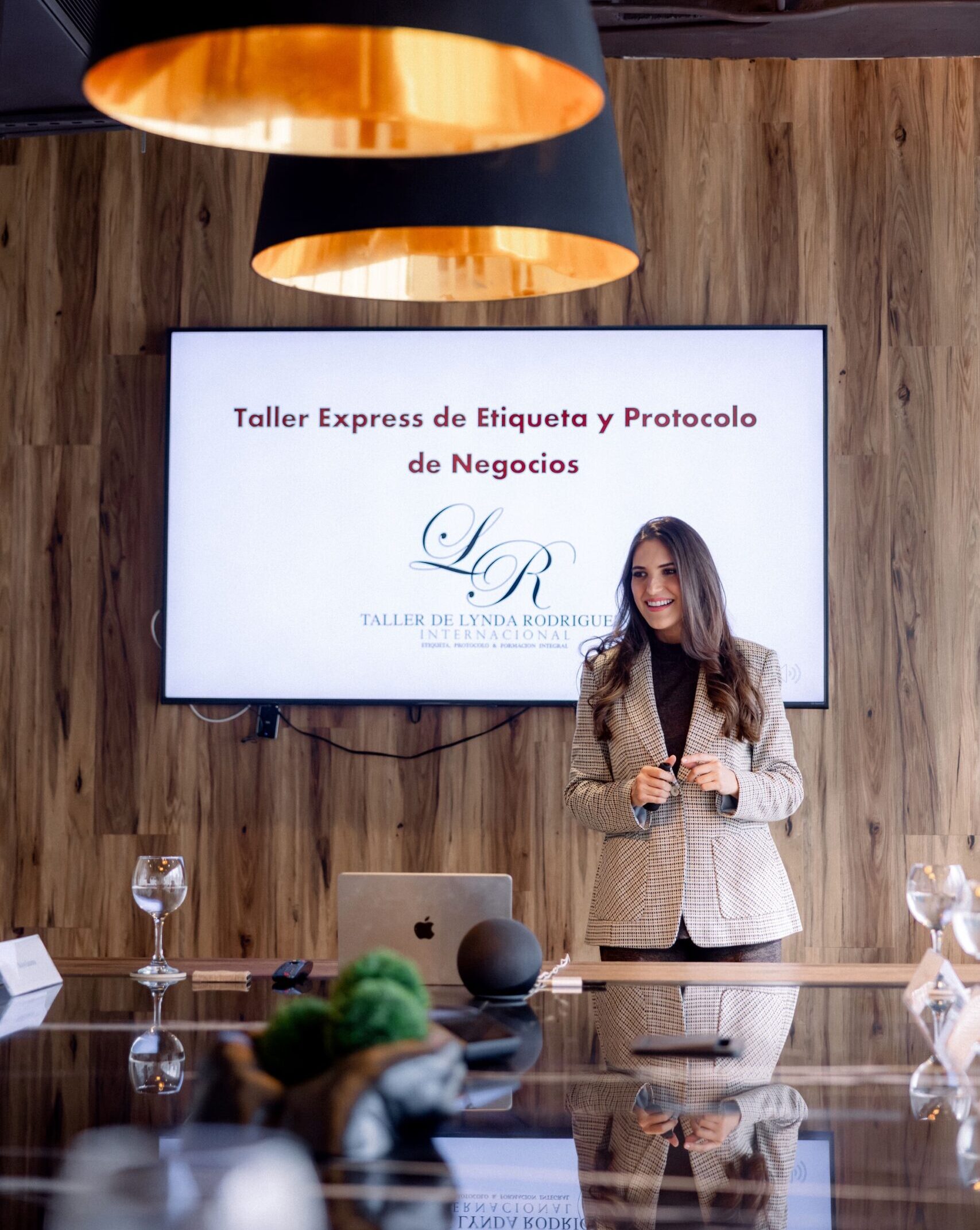 Taller Express de Etiqueta de Negocios - 29 de agosto 2026